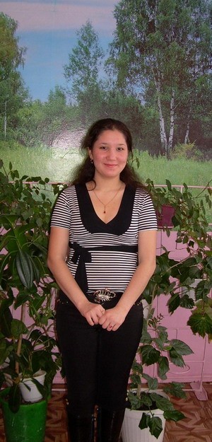 Зельфия Максудова, выпускница 2009 года Зельфия Максудова, выпускница 2009 года
